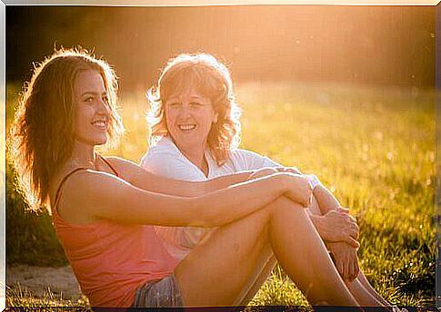 Mother-talking-to-her-teenage-daughter