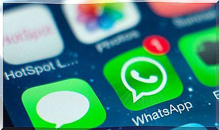 The WhatsApp dictatorship, an application that is both friend and foe