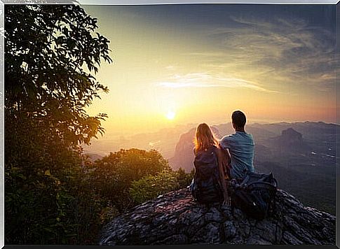 couple-watching-the-sunset